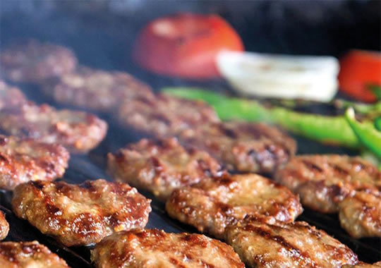 KÖFTE (TAM PORSİYON) (6 ADET/198GR + 100GR PİLAV İLE)